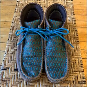 Excellent pre-owned women's  Twisted X Chukkah driving moccasins.  Size 8 1/2.